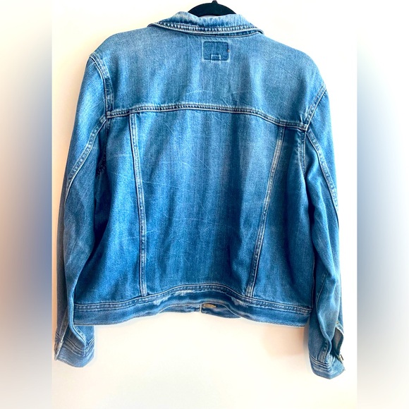 AE ** Distressed Jean Jacket - Picture 5 of 5